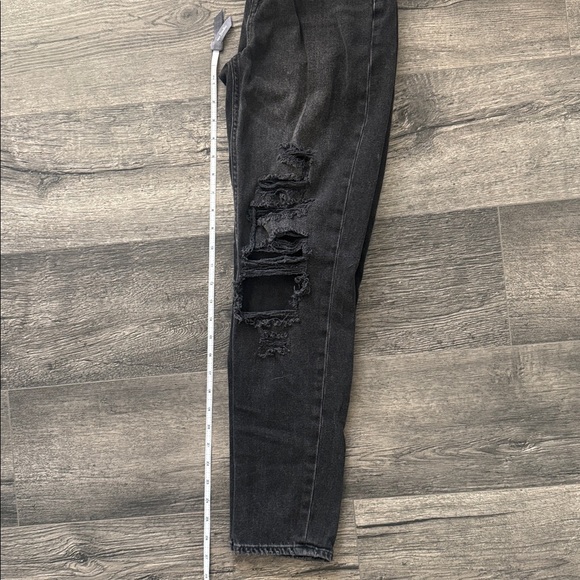 American Eagle Distressed black Mom Jean, Size 0 - Picture 9 of 10
